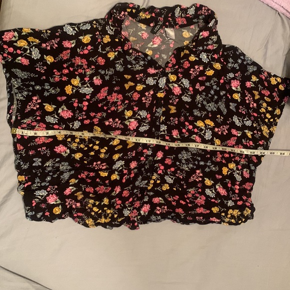 💐Floral🖤Top💐 - Picture 3 of 4